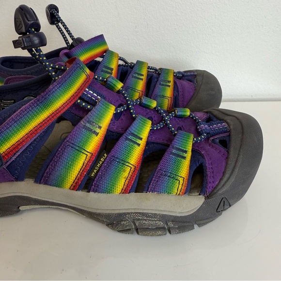 Keen Newport H2 Purple Rainbow Multi Closed Toe Sandal
Girl’s Size 1 - Picture 4 of 12